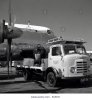 1950s-historical-picture-showing-luggage-from-an-aircraft-being-loaded-E18GYJ.jpg
